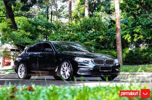 BMW 530i Sedan Luxury Line by Permaisuri on Vossen Wheels (VFS-10) 2019 года